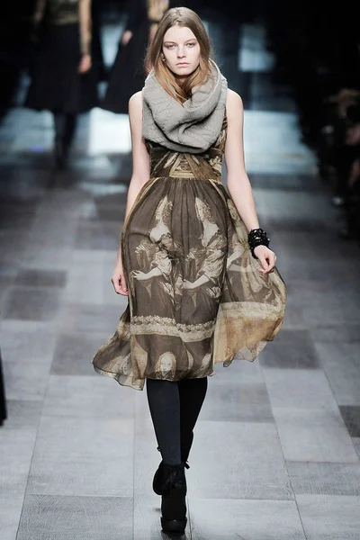 Look 48